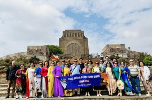 NAM PHI MÙA PHƯỢNG TÍM