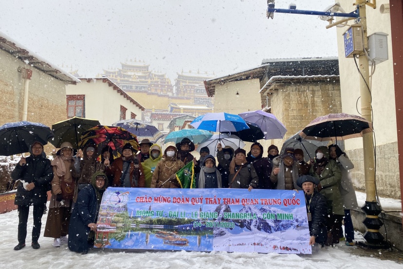 CÙNG 24 THẦY ĐI KHÁM PHÁ LẸ GIANG - SHANGRILA ĐÚNG DỊP TUYẾT RƠI ĐẦU MÙA